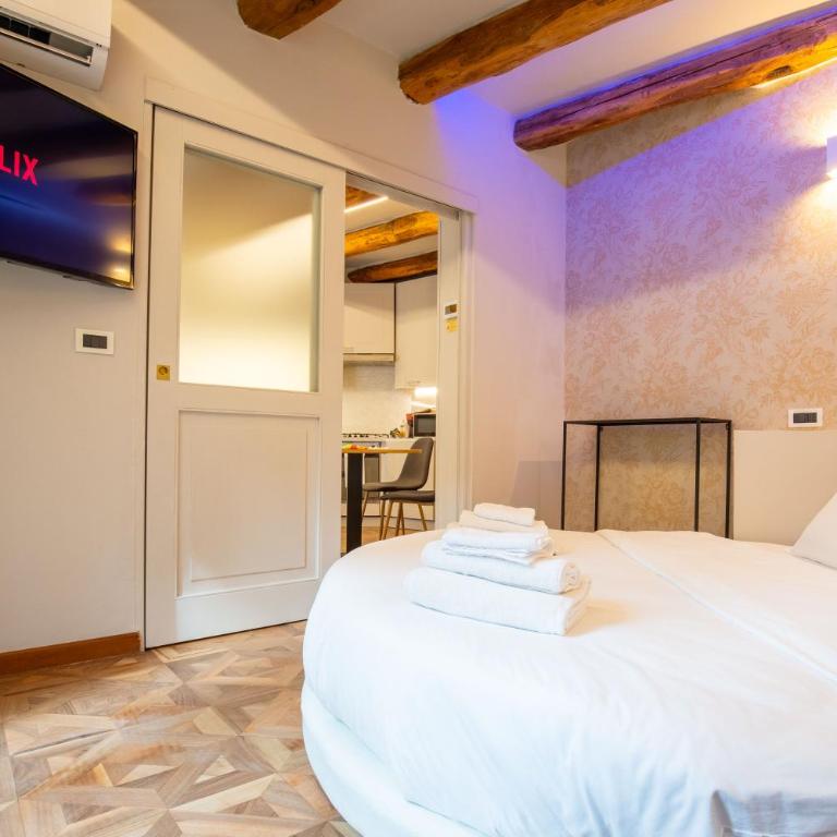 BolognaRoomscom - Falegnami Boutique - Suite Deluxe con Vasca Idromassaggio - 13
