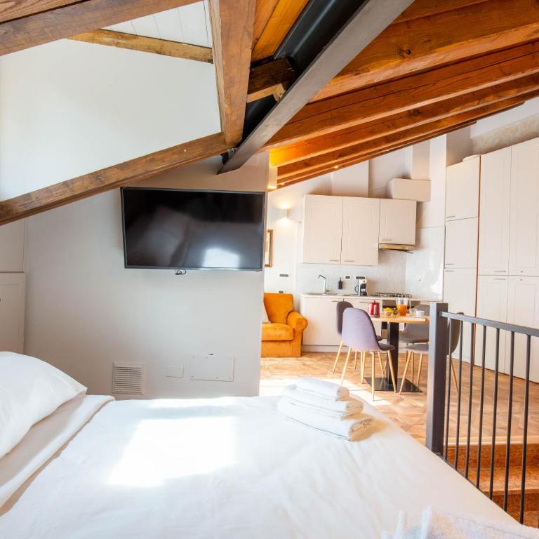 BolognaRoomscom - Falegnami Boutique - Suite Queen con Vasca Idromassaggio - 3