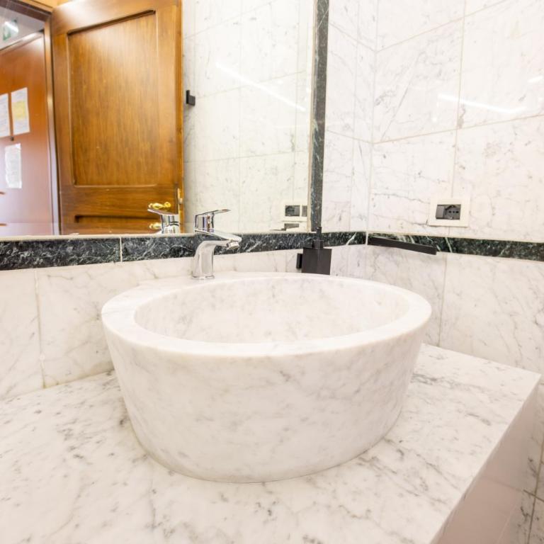 BolognaRoomscom - Falegnami Boutique - Suite Deluxe con Vasca Idromassaggio - 22