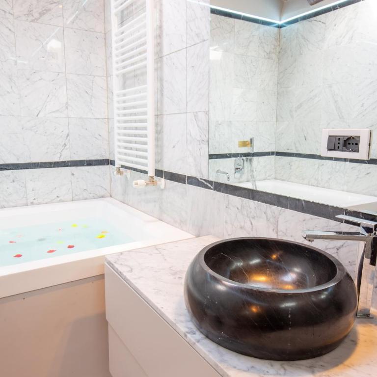 BolognaRoomscom - Falegnami Boutique - Suite King con Vasca Idromassaggio - 17