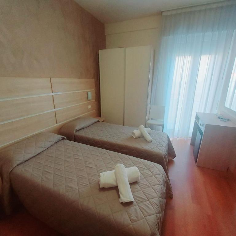 Hotel Monica - Camera Matrimoniale/Doppia con Letti Singoli - 24