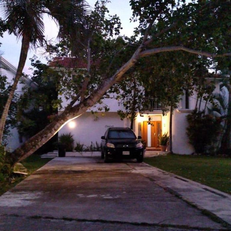 Casa Mi Tesoro Vacation Rooms - Three-Bedroom House - 1