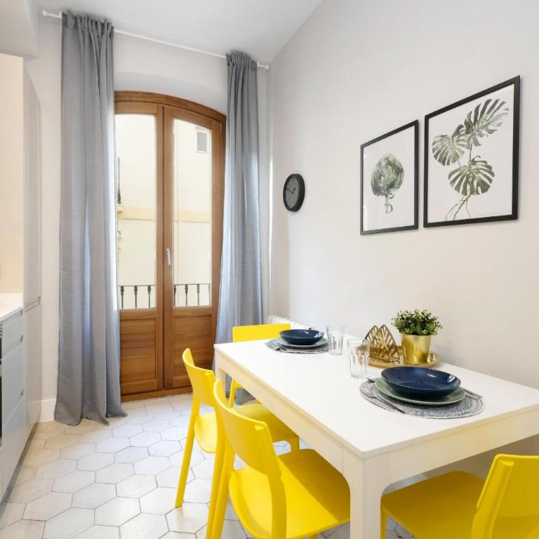 tuGuest Placeta de San Gil Apartments - Two-Bedroom Apartment - 4