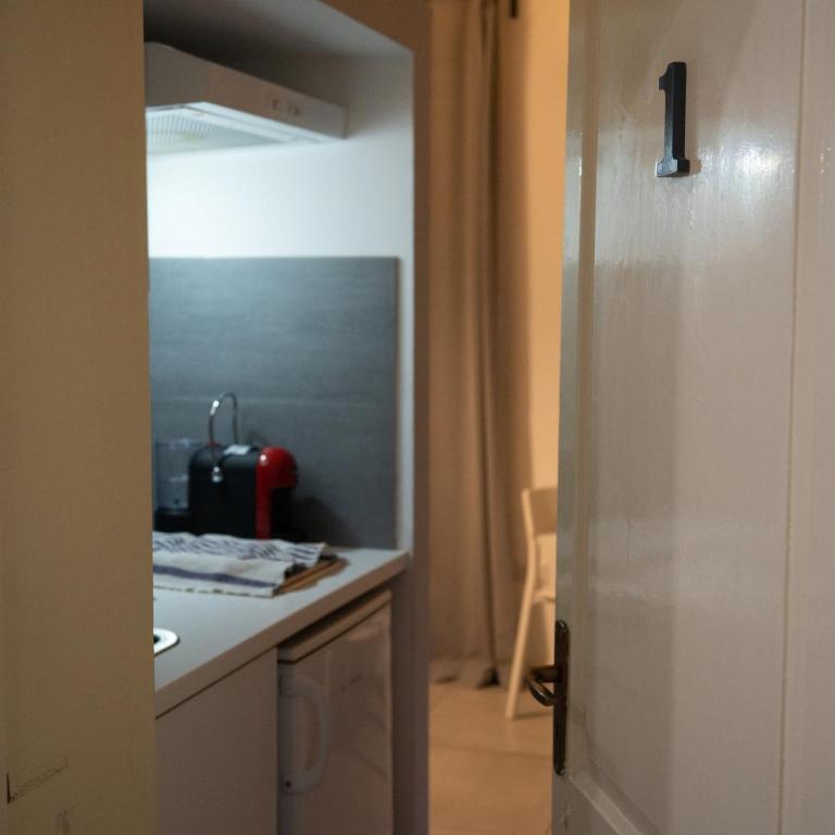 FREE FLAT - One-Bedroom Apartment - 10