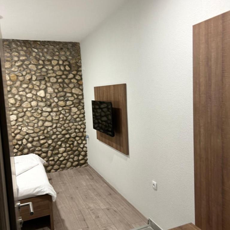 Jazina Hotel - Dvokrevetna Soba sa Bračnim Krevetom - 4