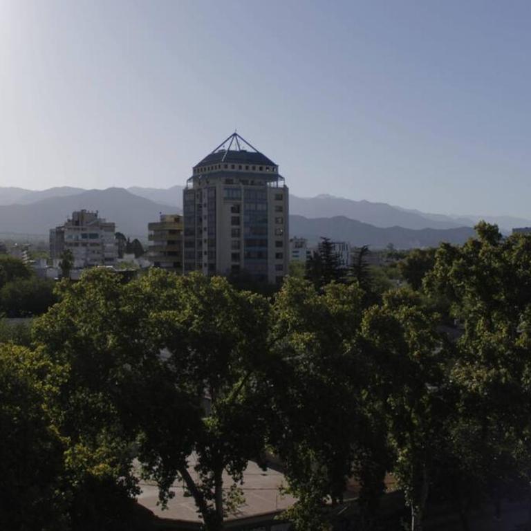 Departamento, amplio, céntrico y confortable. Plaza Independencia - Apartamento de 2 dormitorios - 10