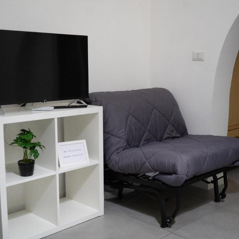 FREE FLAT - One-Bedroom Apartment - 32