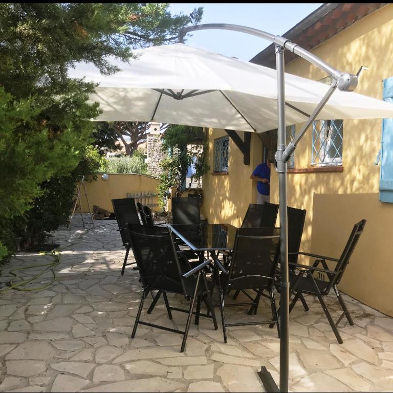 Maison du cèdre - Three-Bedroom House - 2