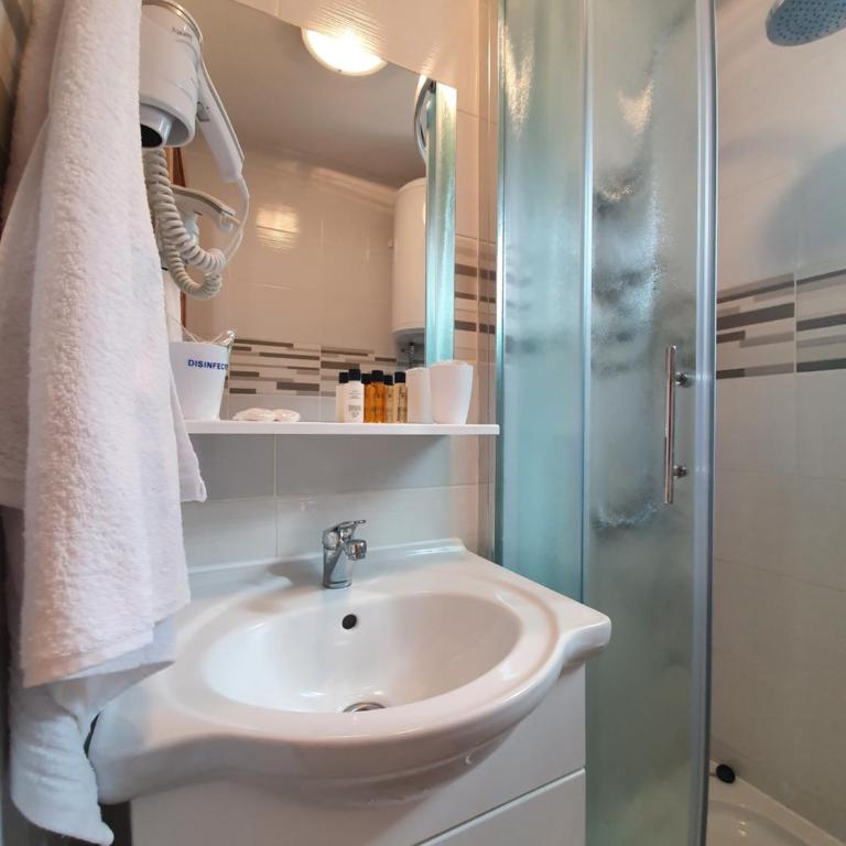 La Reina Una - Two-Bedroom House - 6