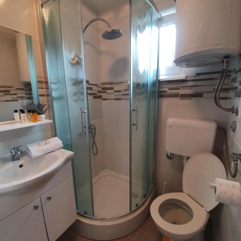 La Reina Una - Two-Bedroom House - 5