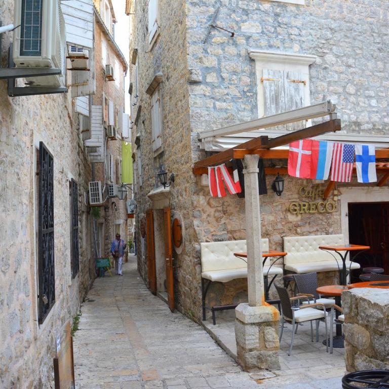 Montenegro Backpackers Home Budva - Kreveti na Sprat u 8-krevetnoj Spavaonici - 2