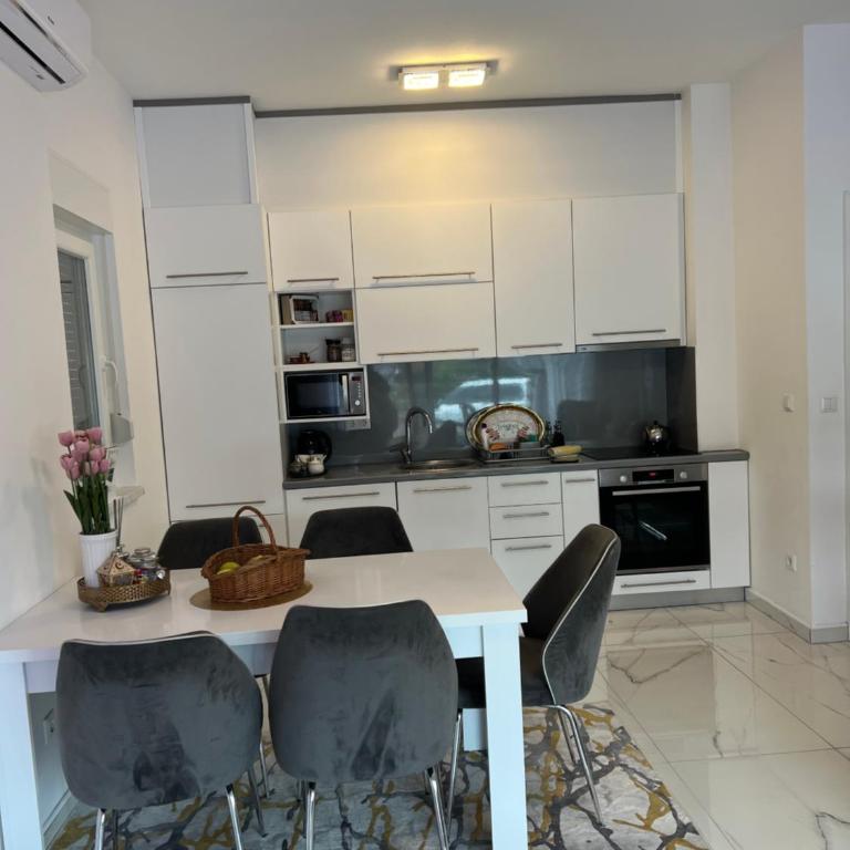 River Luxury House - Three-Bedroom Villa - 10