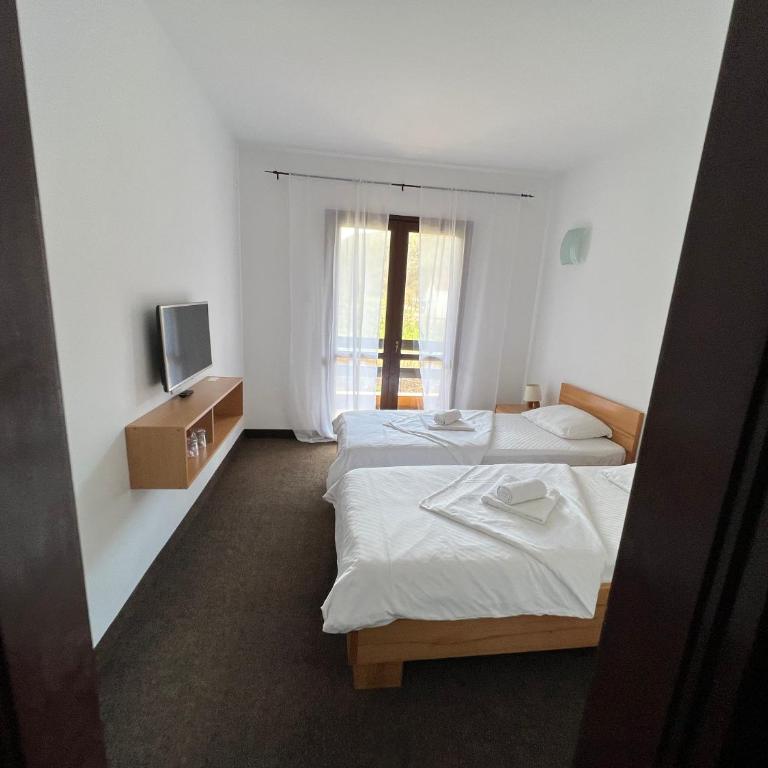 Jazina Hotel - Dvokrevetna Soba sa Zasebnim Krevetima i Balkonom - 5