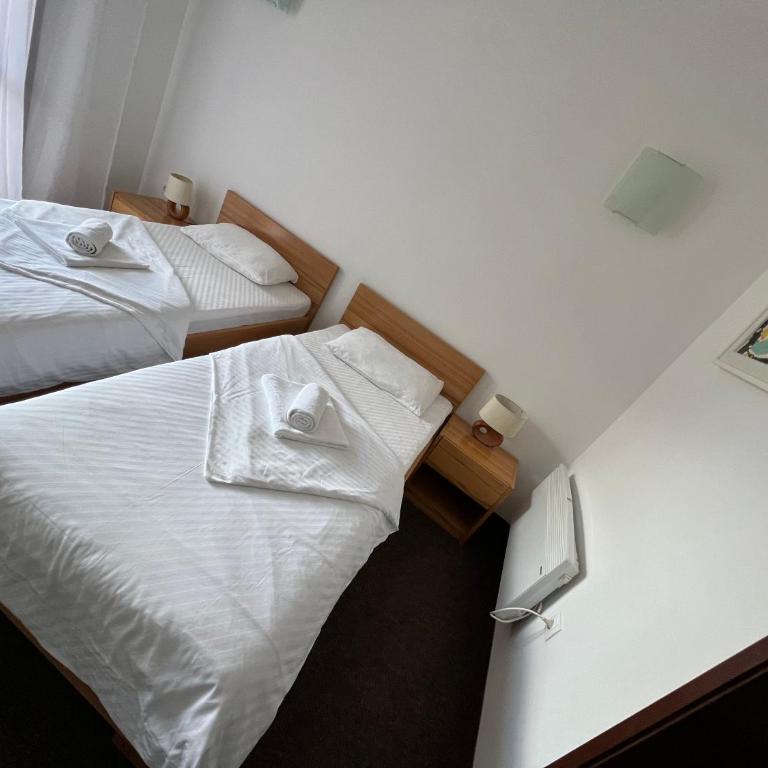 Jazina Hotel - Dvokrevetna Soba sa Zasebnim Krevetima i Balkonom - 7