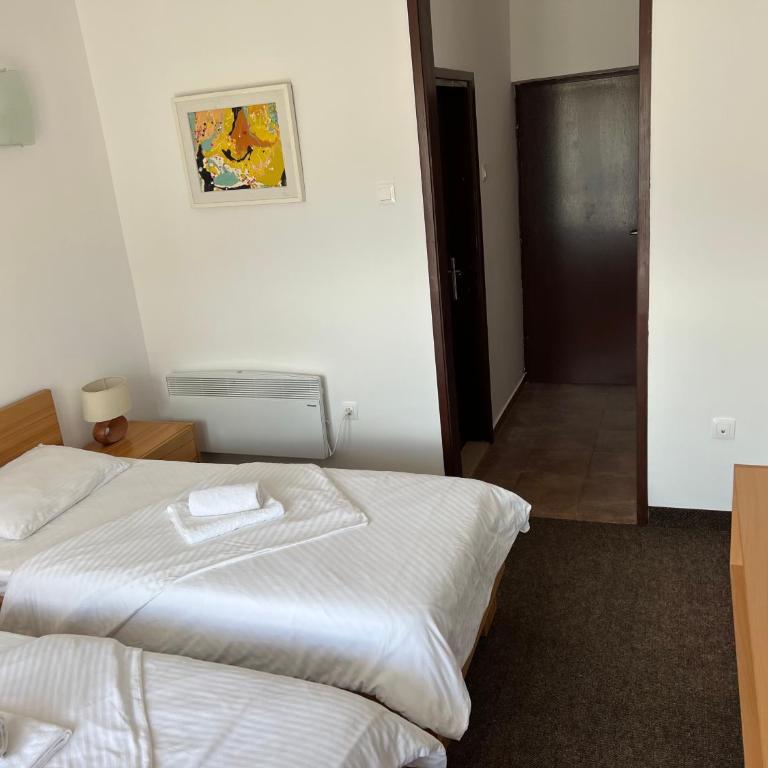Jazina Hotel - Dvokrevetna Soba sa Zasebnim Krevetima i Balkonom - 6