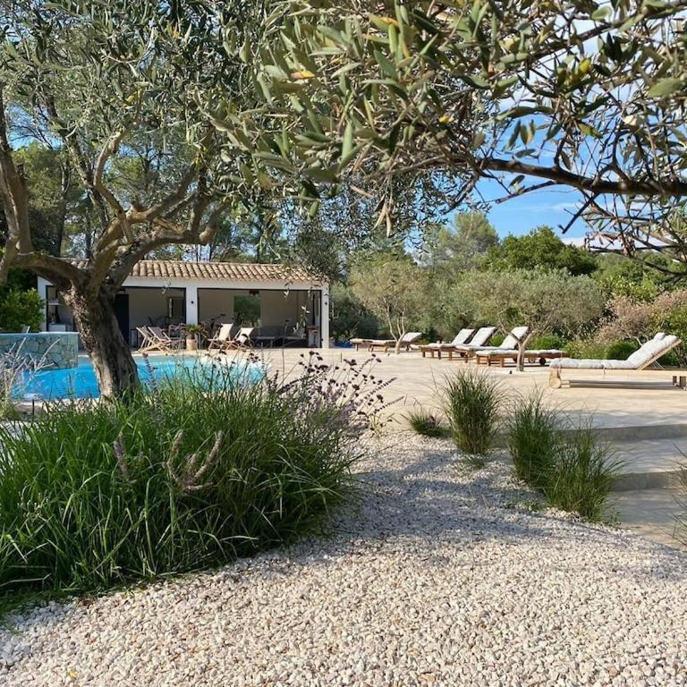 Charming, chic, secluded villa within walking distance from Lorgues - Villa - 14