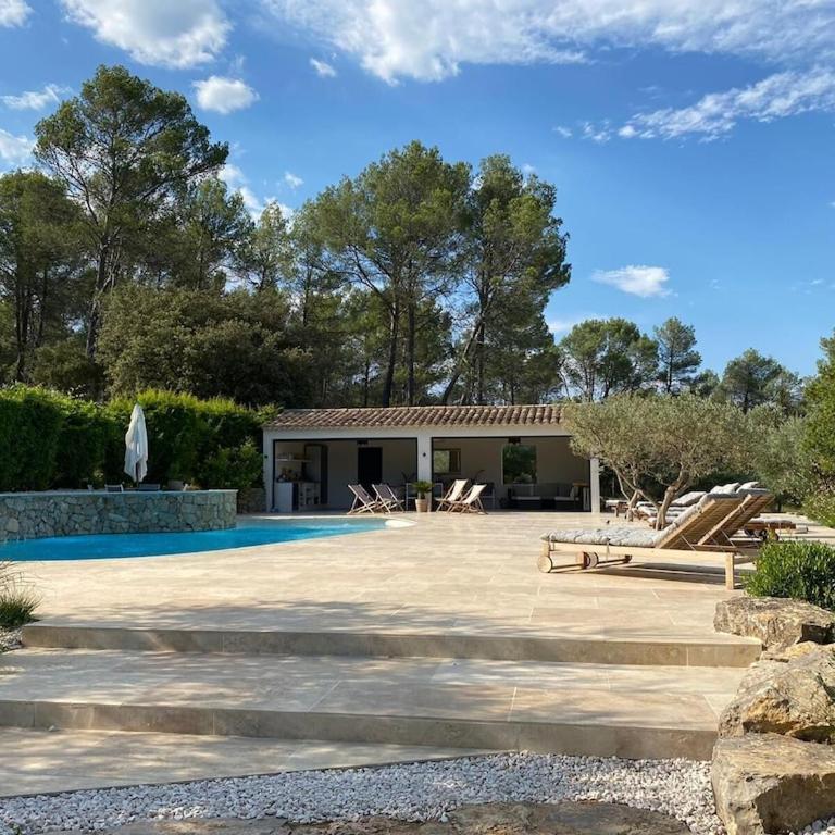 Charming, chic, secluded villa within walking distance from Lorgues - Villa - 63