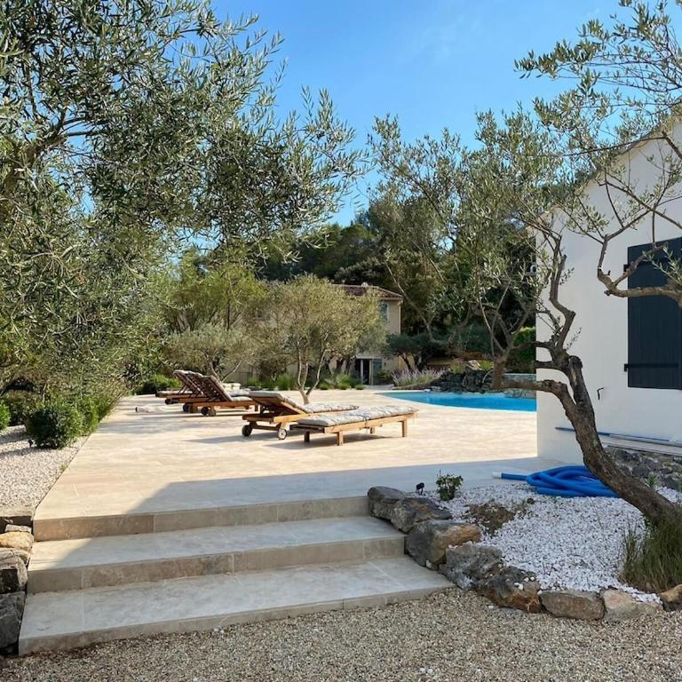 Charming, chic, secluded villa within walking distance from Lorgues - Villa - 57
