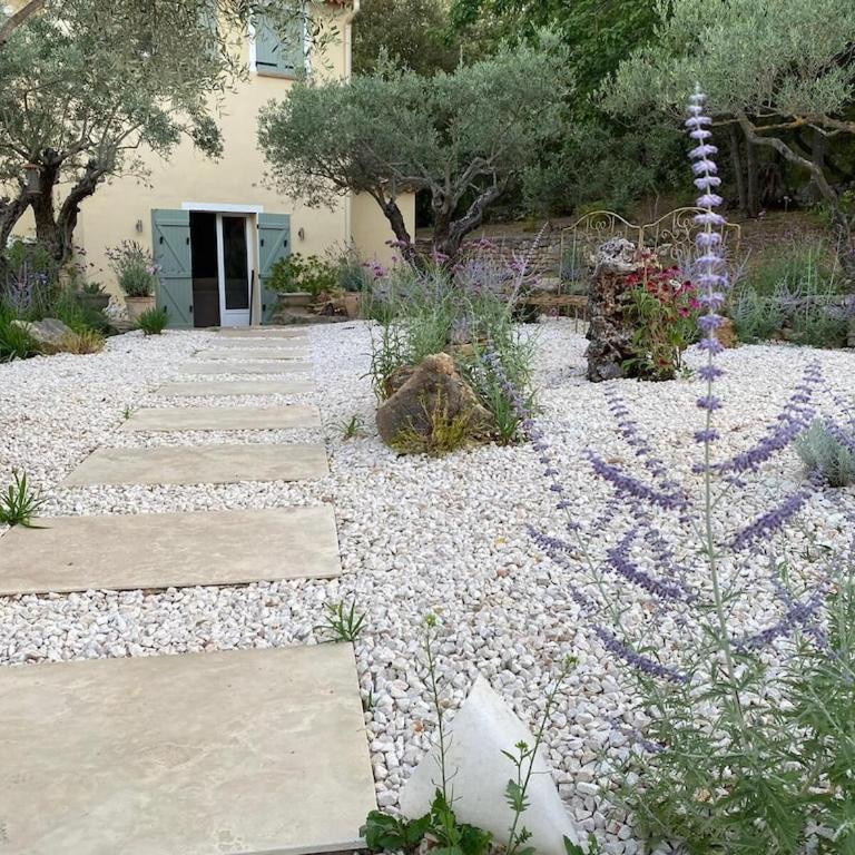Charming, chic, secluded villa within walking distance from Lorgues - Villa - 45