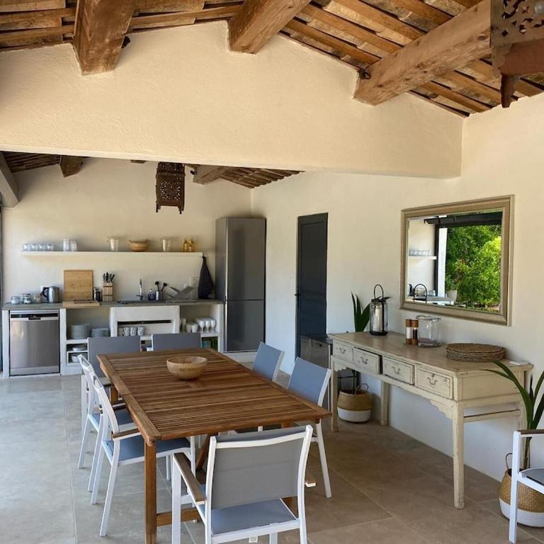 Charming, chic, secluded villa within walking distance from Lorgues - Villa - 65