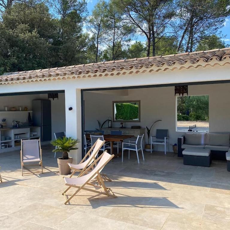 Charming, chic, secluded villa within walking distance from Lorgues - Villa - 64