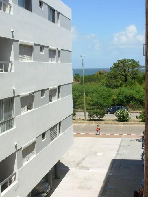 Punta del Este frente al mar, 2 ambientes en Playa Mansa Parada 9, Edificio Paracas - One-Bedroom Apartment - 6