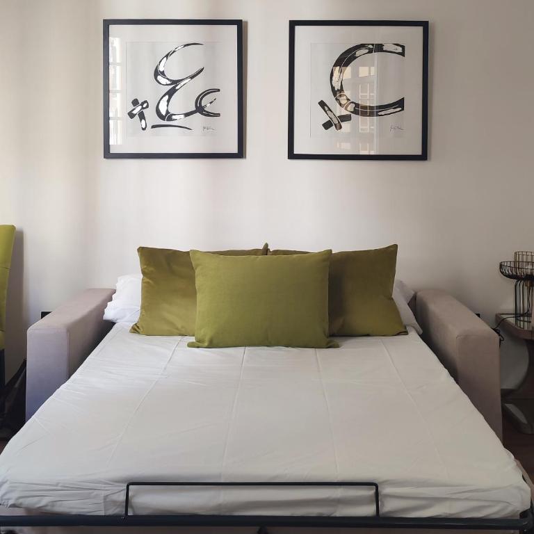 Suites Chinitas - Estudio con sofá cama - 1