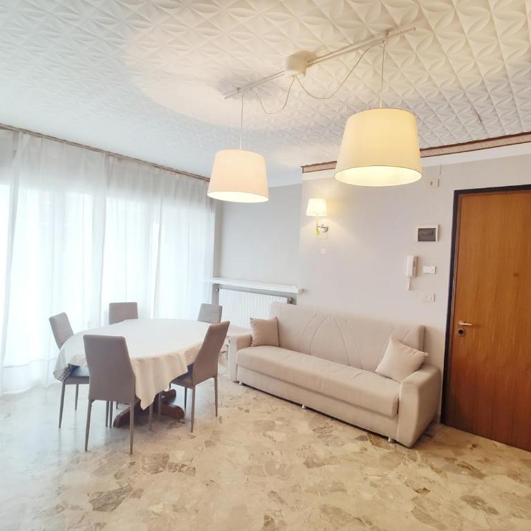 LCC - Centralissimo - 100 mt da Piazza Mazzini - 50 mt dal mare - Immobil Relax - Appartamento con 2 Camere da Letto - 2