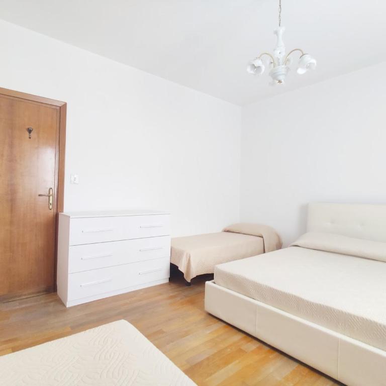 LCC - Centralissimo - 100 mt da Piazza Mazzini - 50 mt dal mare - Immobil Relax - Appartamento con 2 Camere da Letto - 8