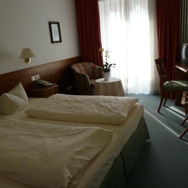 Hotel Roter Hahn - Bed & Breakfast - Doppelzimmer Waxenstein - 2