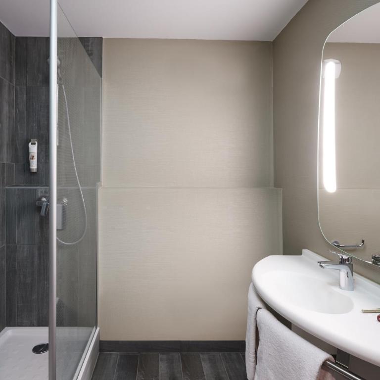 ibis Strasbourg Centre Gare - Superior Double Room with Sofa - 12