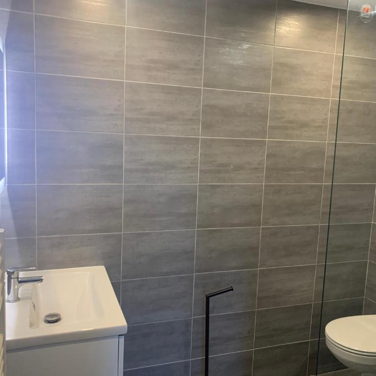 Grand studio très agréable avec bar, cuisine et terrasse - Apartamento de 1 dormitorio - 18