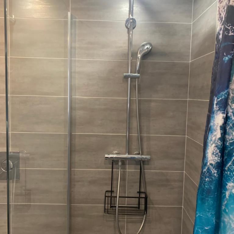 Grand studio très agréable avec bar, cuisine et terrasse - Apartamento de 1 dormitorio - 16