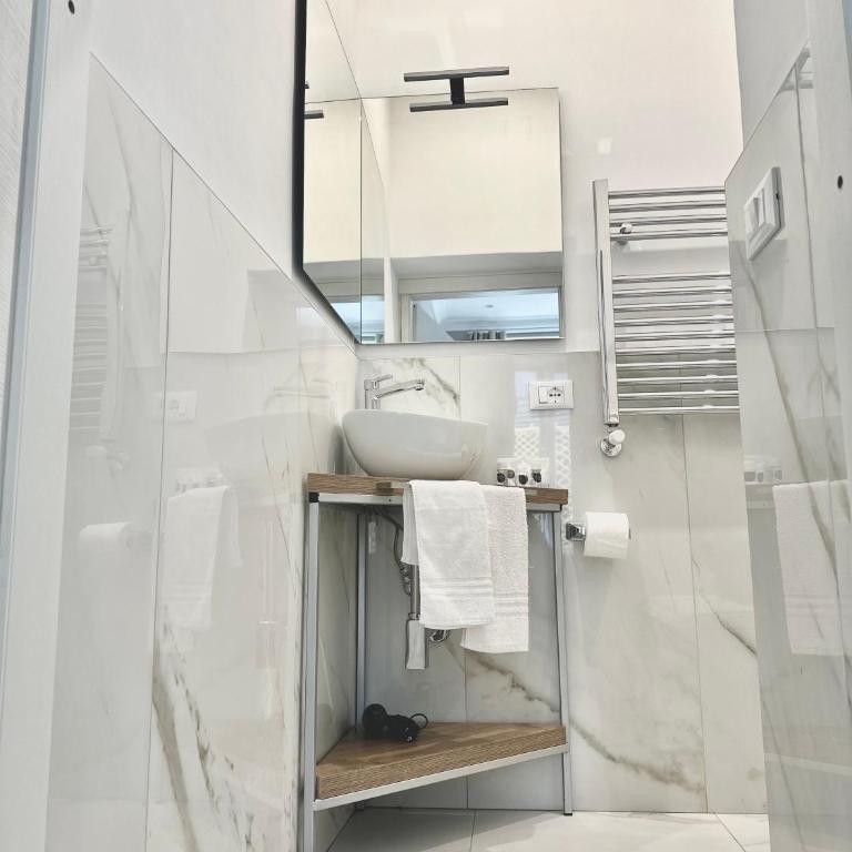 AD Suites Tritone - Camera Matrimoniale Deluxe con Balcone - 6
