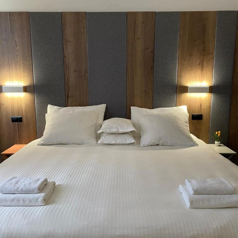 Swiss Plus Hotel - Superior Double or Twin Room - 1