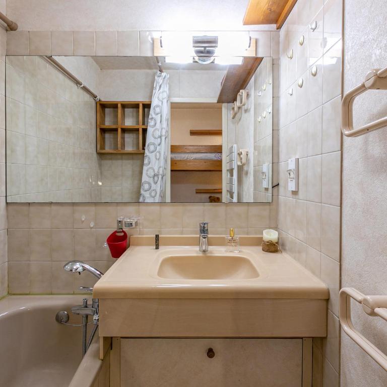 Studio cosy avec balcon, parking couvert, proche centre et navette gratuite – Val d'Isère - FR-1-694-59 - Estudio - 6