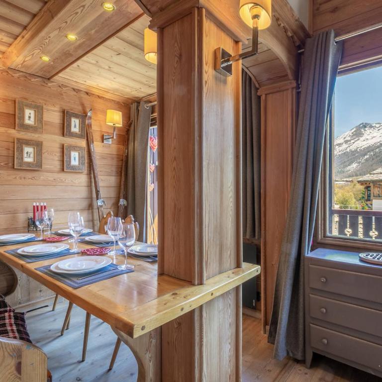 Appartement élégant avec cheminée et balcon, aux pieds des pistes et au cœur de Val-d'Isère - FR-1-694-138 - Appartement - 9