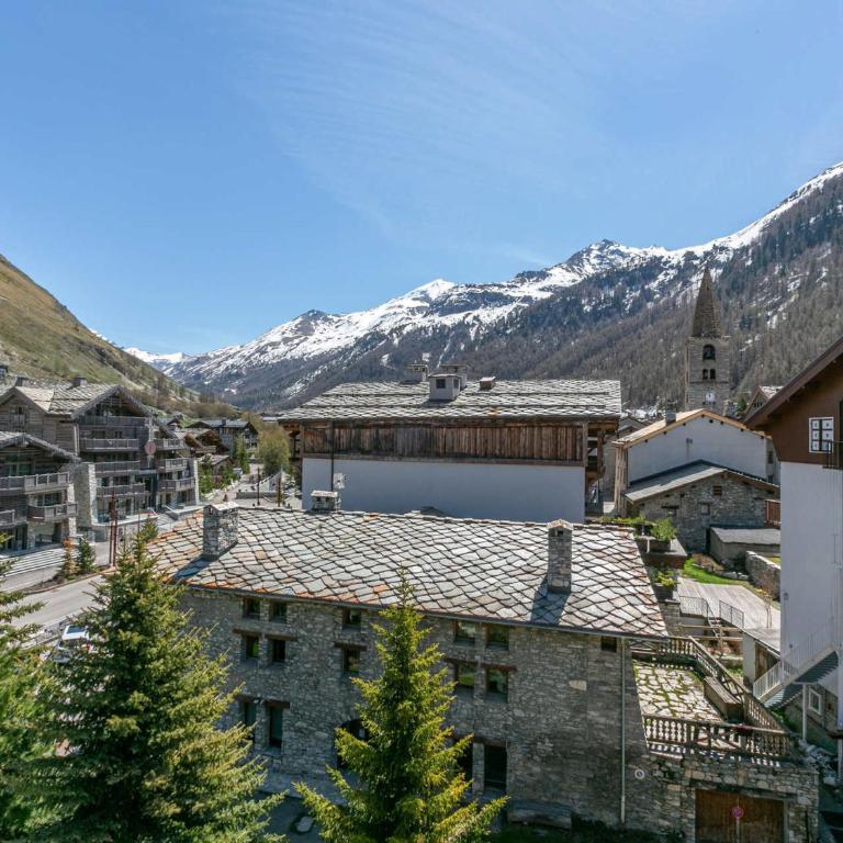 Appartement élégant avec cheminée et balcon, aux pieds des pistes et au cœur de Val-d'Isère - FR-1-694-138 - Appartement - 13