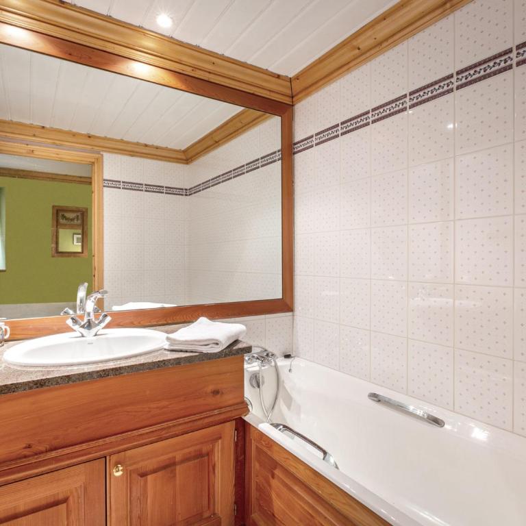 Appartement de standing avec cheminée et parking en haut des pistes - FR-1-694-247 - Appartement - 11