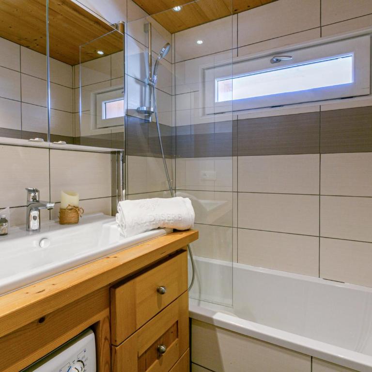 Appartement rénové de 47m² avec wifi en centre station - FR-1-694-303 - Appartement - 3