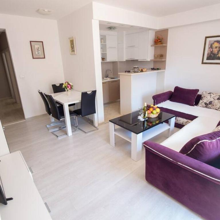 2-Bedroom Modern Luxury Family Retreat - Two-Bedroom Apartment - 14