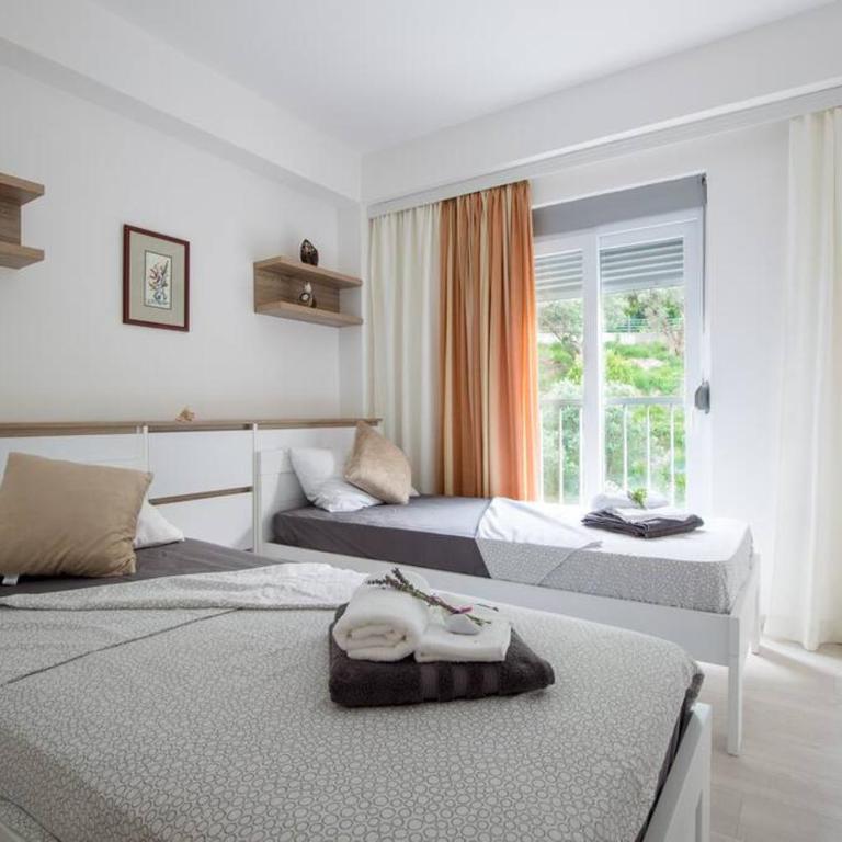 2-Bedroom Modern Luxury Family Retreat - Two-Bedroom Apartment - 20