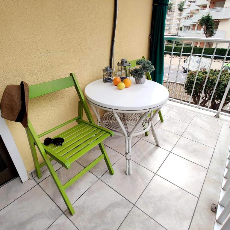 Menorca 100 m de Playa de Gandia 3 personas parking ascensor - Apartamento de 1 dormitorio - 40