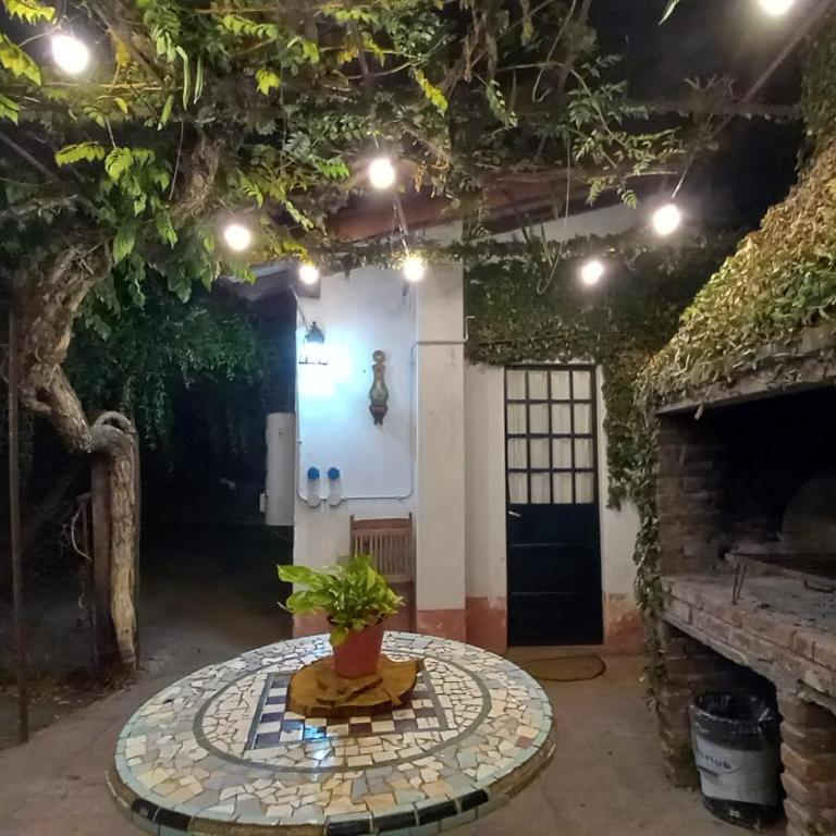 Casa de Huéspedes Muñiz sobre parque de 1000m2, 1 dormitorio, 20m2 cubiertos, baño con ducha, pileta cilíndrica de 3x076 - Casa con 1 dormitorio - 10