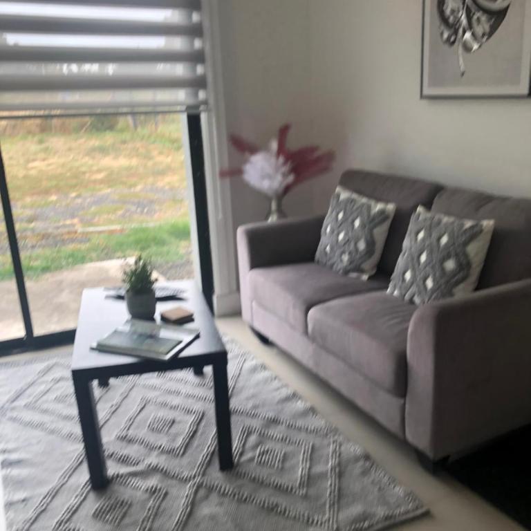 Departamento Los Canelos, a metros de Avenida Las Industrias- Incluye, NETFLIX DirecTV aire acondicionado, Internet - Apartamento de 1 dormitorio - 2