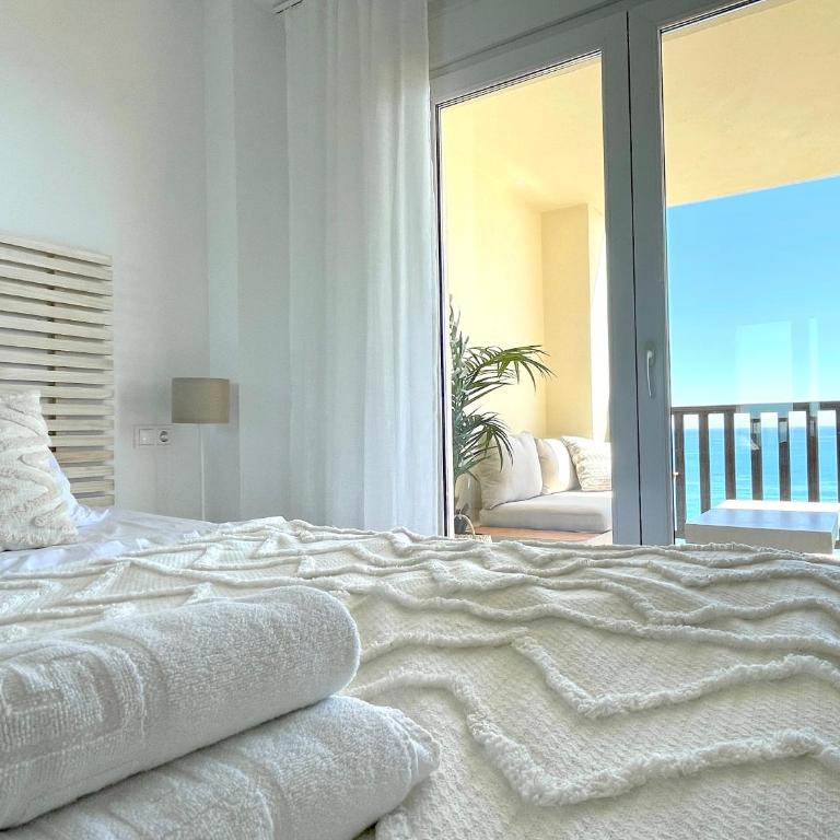 Stunning direct sea views 2 bed apartment at Balcon de Benamádena by Solrentspain Stays - Casa - 2