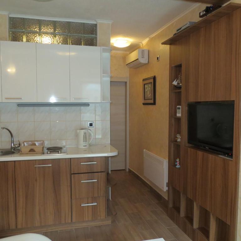 Lanterna Apartments - One-Bedroom Apartment - 3