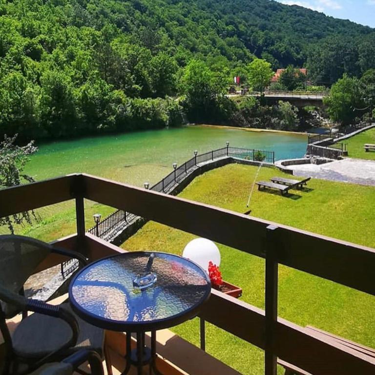 Jazina Hotel - Dvokrevetna Soba sa Bračnim Krevetom i Pogledom na Jezero - 7