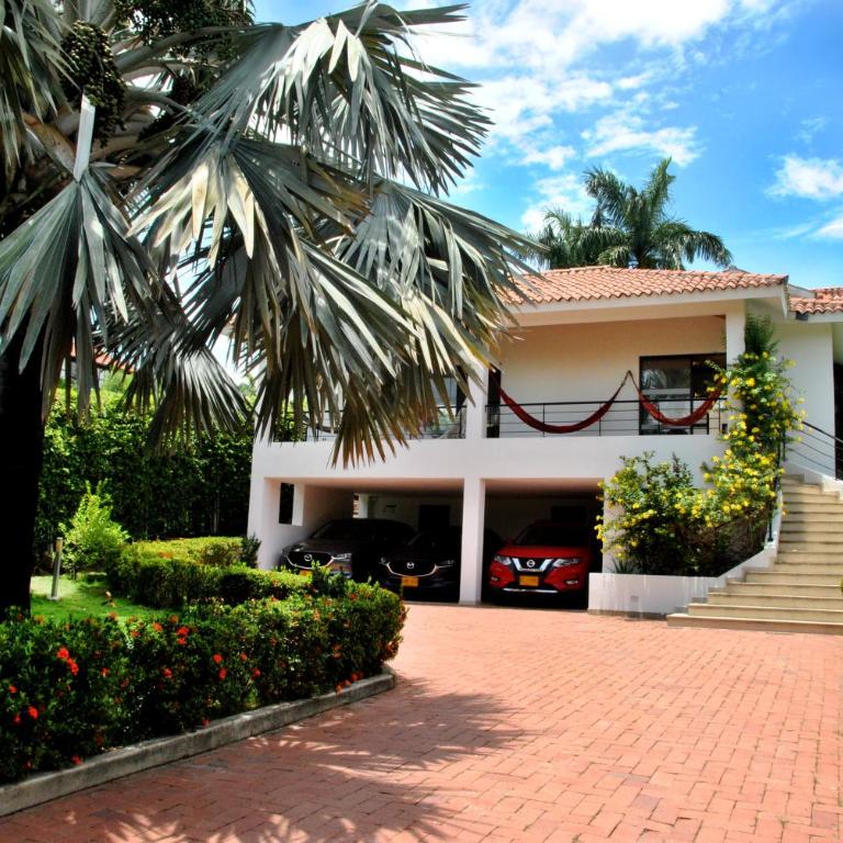 Incluye auxiliar doméstica PISCINA PRIVADA - Casa de 4 dormitorios - 2