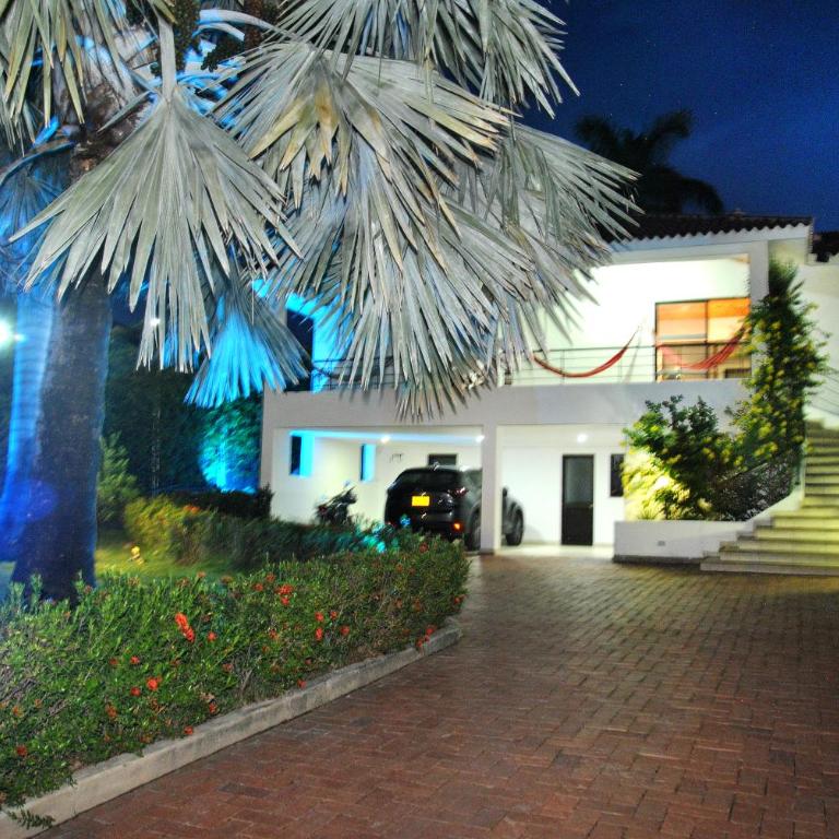 Incluye auxiliar doméstica PISCINA PRIVADA - Casa de 4 dormitorios - 31
